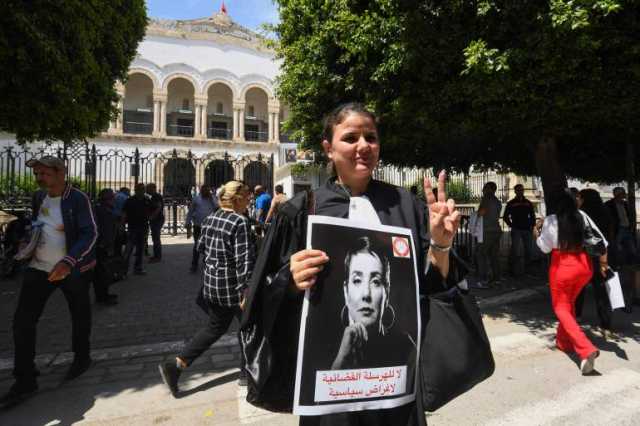 تونس.. تواصل التحقيق مع إعلاميين وإضراب عام للمحامين