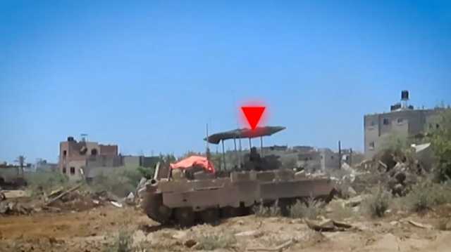 شاهد.. القسام تستهدف دبابة ميركافا وناقلة جند وآليات للاحتلال بجباليا وشرق رفح