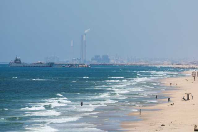 بدء تفريغ المساعدات بميناء غزة العائم وتمسك أممي بأهمية المعابر البرية