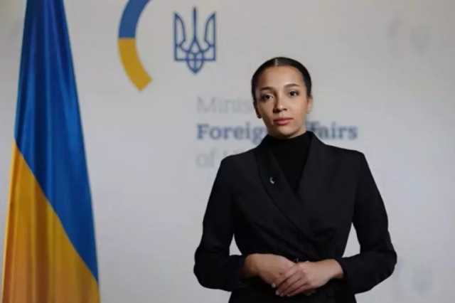 فيكتوريا شي ناطقة رسمية للشؤون القنصلية في أوكرانيا مولّدة من الذكاء الاصطناعي