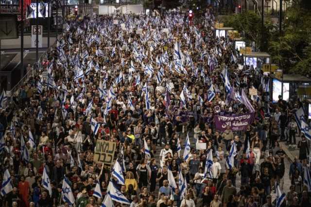 آلاف الإسرائيليين يتظاهرون للمطالبة بصفقة تبادل فورية وإسقاط حكومة نتنياهو