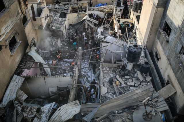 الاحتلال يرتكب مجازر جديدة بغزة ويقصف مدرسة تؤوي نازحين
