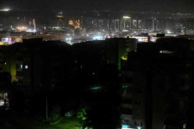 مصر تستورد شحنات وقود لإنهاء انقطاع الكهرباء في الصيف