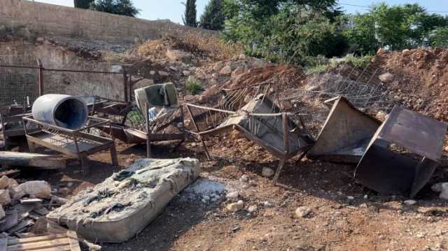 فيديو.. الاحتلال يهدم منشآت ومساكن فلسطينية شمال شرق القدس