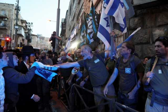 محلل إسرائيلي يتوقع صداما بين نتنياهو والجيش وأزمة التجنيد تتصاعد