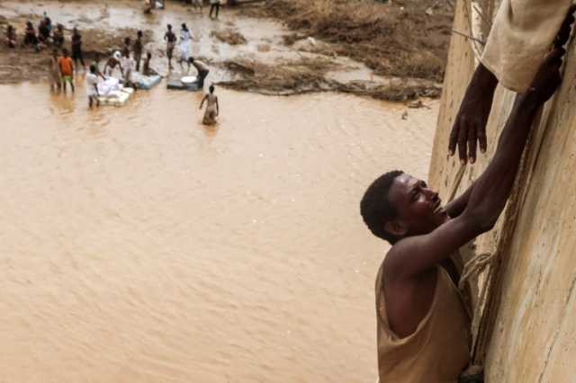 شاهد.. قتلى ودمار مئات المنازل جراء السيول شمالي السودان