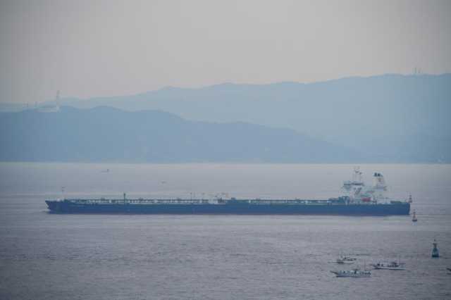 إيران تحتجز سفينة في الخليج اتهمتها بتهريب الوقود
