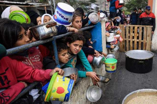 الأونروا وبرنامج الغذاء العالمي يحذران من المجاعة في غزة