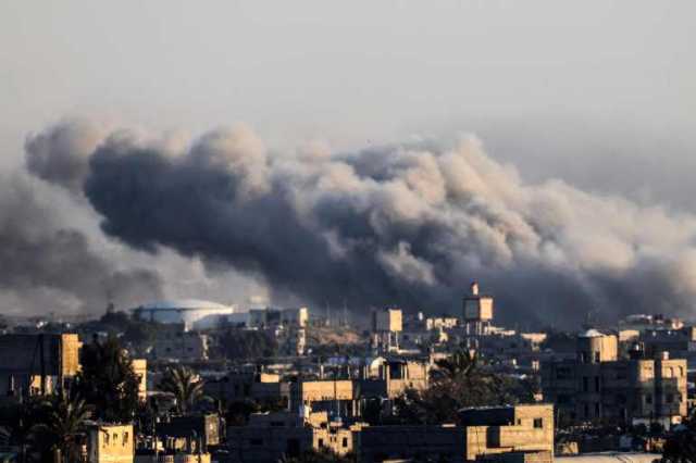 عشرات الشهداء والجرحى في غارات على غزة ومعارك ضارية بخان يونس