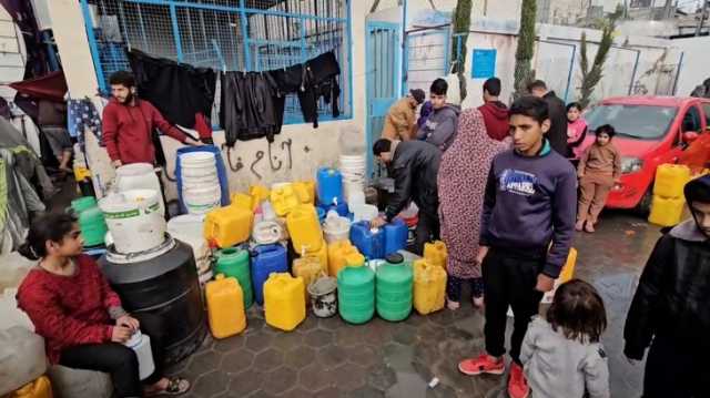 العدوان الإسرائيلي ‫يجبر سكان غزة على شرب المياه الملوثة من أجل البقاء