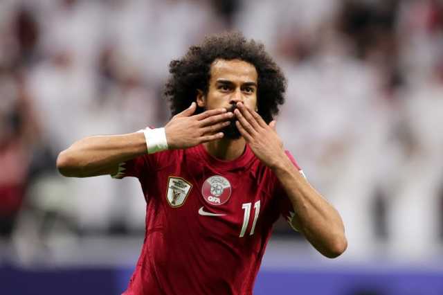 الإشادات تنهال على أكرم عفيف بعد قيادته قطر لثمن نهائي كأس آسيا