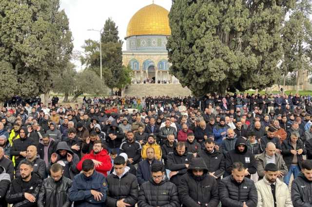 25 ألفا يصلون الجمعة بالأقصى رغم قيود واعتداءات الاحتلال