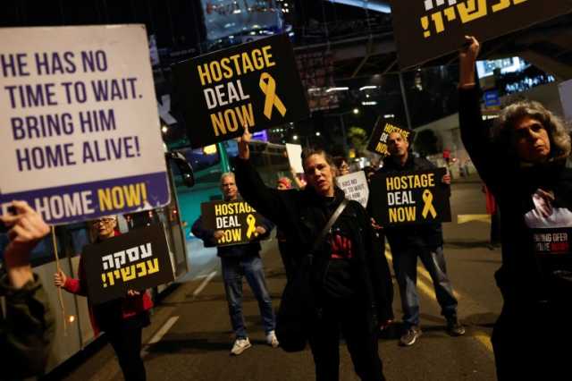 واشنطن تتطلع لهدنة مؤقتة واحتجاجات بإسرائيل على تجميد مفاوضات الأسرى