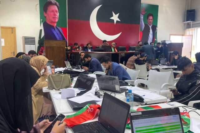 أنباء عن تقدم مؤيدي عمران خان بانتخابات باكستان