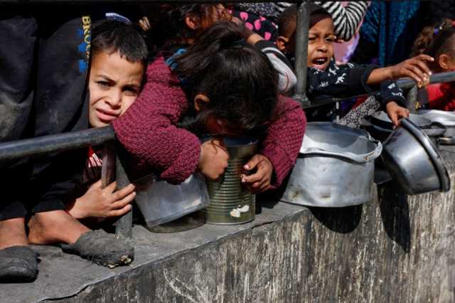 تصاعد مخاوف المجاعة بغزة.. كندا وأميركا تدرسان إسقاط المساعدات جوا على القطاع