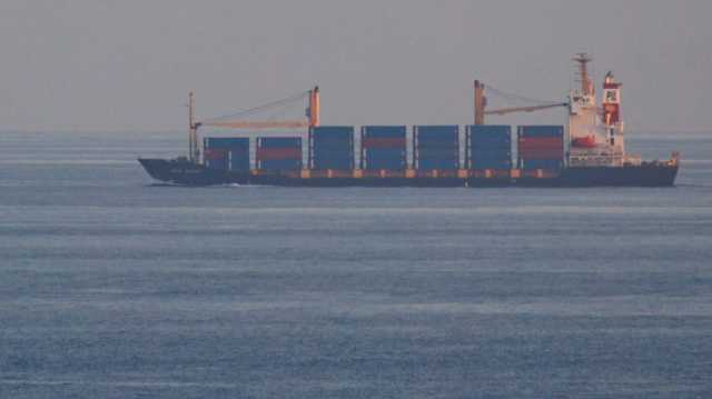 بلومبيرغ: التحالف الأميركي لا يجدي في حماية سفن الشحن بالبحر الأحمر
