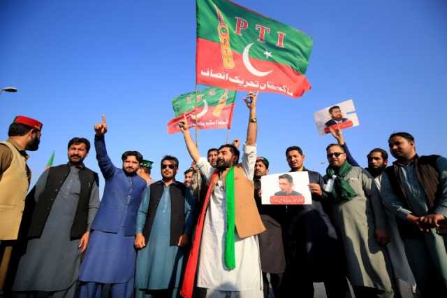 أتباع عمران خان يعتزمون تشكيل حكومة ائتلافية في باكستان