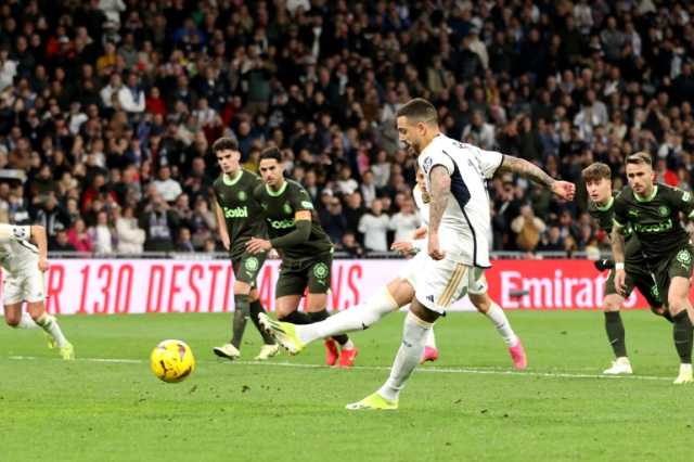 شاهد.. كواليس نقاش ركلة الجزاء بين التركي غولر وخوسيلو لاعبَي ريال مدريد