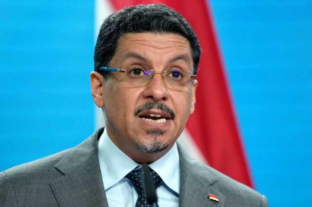 من بينها هجمات البحر الأحمر وانهيار الاقتصاد.. ملفات صعبة أمام رئيس حكومة اليمن الجديد