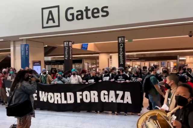 احتجاجات ضد حرب إسرائيل على غزة تغلق الصالة الدولية بمطار فرانسيسكو