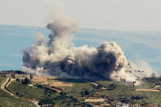 أصوات القنابل طوال اليوم.. غارديان: إسرائيل تقترب من الحرب مع حزب الله
