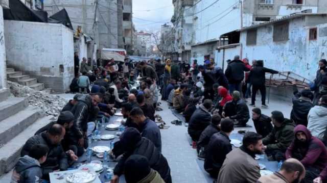 شاهد.. مائدة رمضانية للنازحين في رفح رغم الحرب