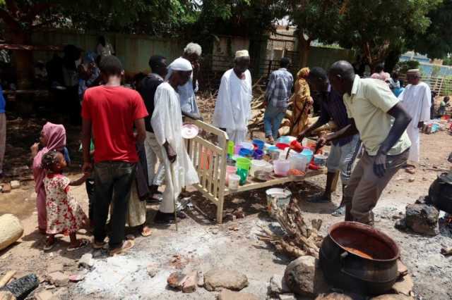 سودانيون في دائرة النزوح بلا أي مقومات للحياة