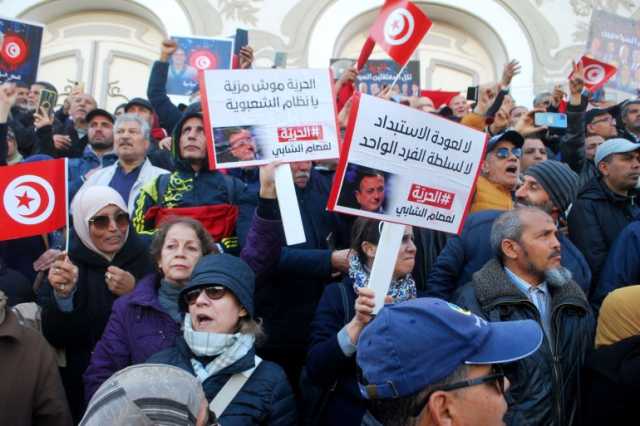 عائلات المعتقلين السياسيين بتونس تندد باستمرار توقيف المعارضين