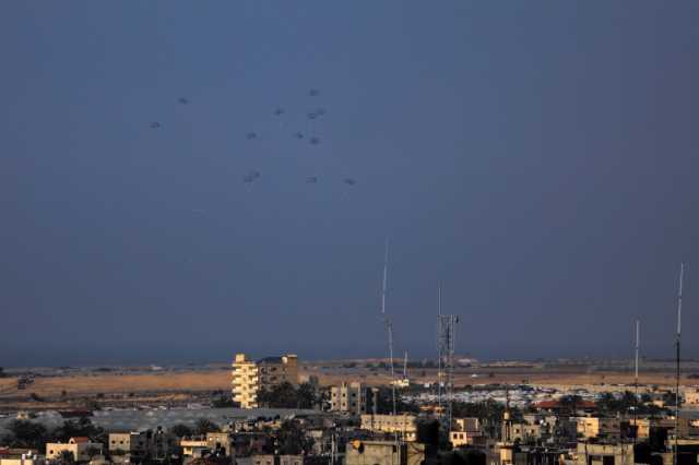 الأردن يعلن أكبر عملية إنزال جوي للمساعدات إلى غزة منذ بدء العدوان الإسرائيلي