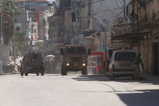 استشهاد شاب وإصابة اثنين باقتحام الاحتلال مدنا في الضفة
