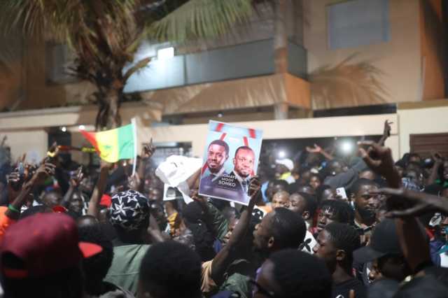 السنغال تفرج عن المعارض البارز سونكو وحليفه المرشح للرئاسة