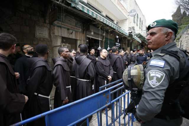 القدس.. طوائف مسيحية تحيي الجمعة العظيمة بحزن