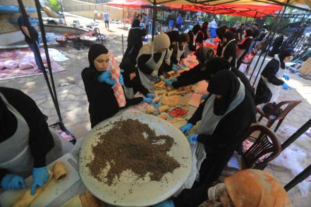 بلا غاز ولا فرن.. نساء لبنان يصنعن الطعام والحياة