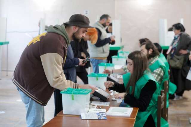 الحزب الحاكم بجورجيا يتقدم في الانتخابات على المعارضة الموالية لأوروبا