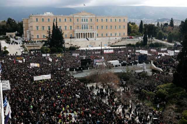 احتجاجات حاشدة في اليونان في ذكرى حادث قطار دموي