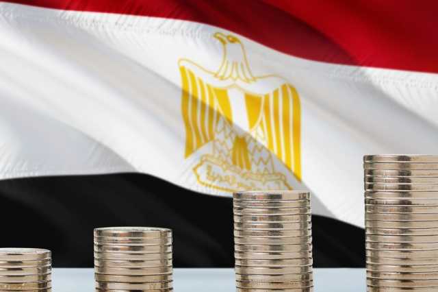 موديز تخفض تصنيف مصر بسبب تدهور قدرتها على تحمل الديون والسندات تتراجع