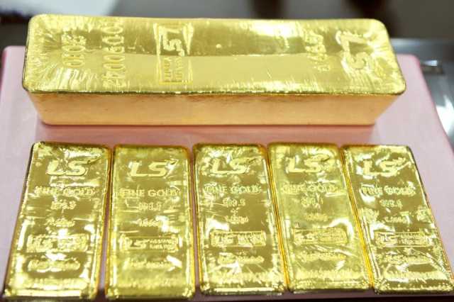 الذهب بأدنى مستوى في 7 شهور مع ارتفاع الدولار