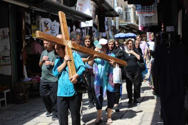 الاعتداء على رجال الدين المسيحيين في القدس يعود إلى الواجهة