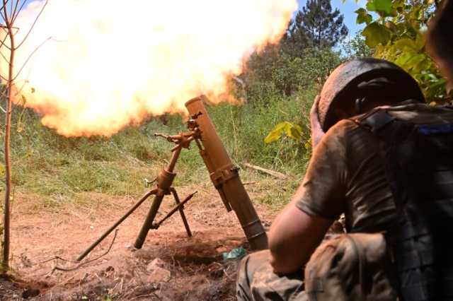 الجيش الأوكراني يؤكد تسلمه ذخائر عنقودية ومعارك كر وفر على مشارف باخموت