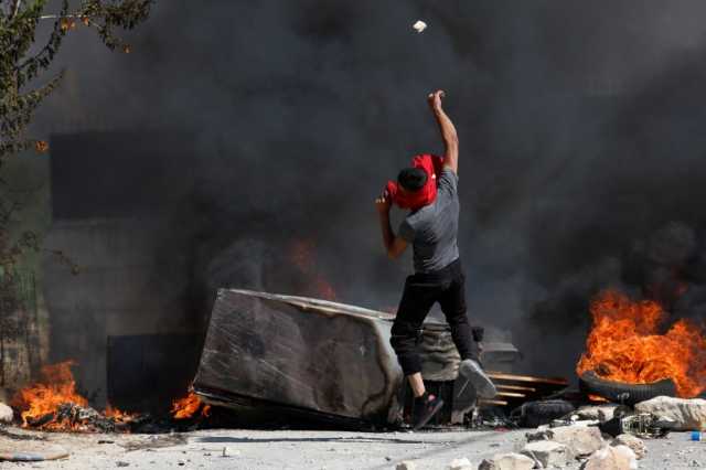 مستوطنون يحرقون منازل بالضفة الغربية والاحتلال يعتقل فلسطينيين في المسجد الأقصى