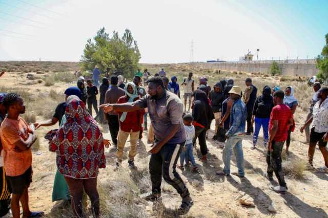 ليبيا تضبط 300 مهاجر أثناء محاولتهم عبور الصحراء نحو البحر المتوسط