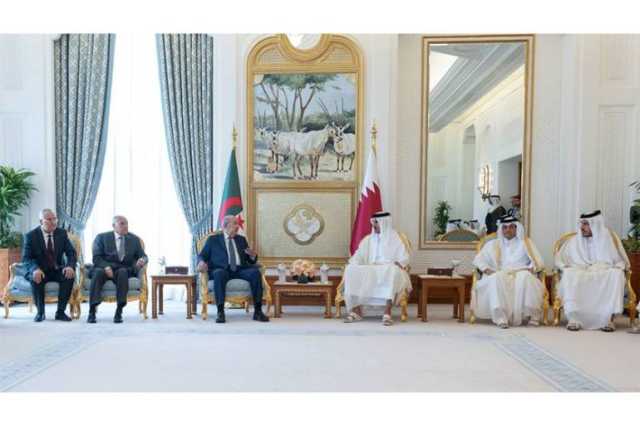 أمير قطر يبحث مع الرئيس الجزائري قضايا إقليمية ودولية