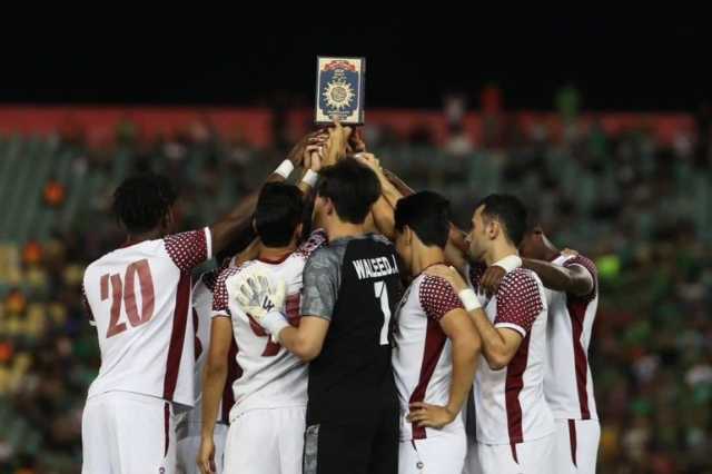 شاهد- ردا على الإساءة للقرآن الكريم.. لاعبون وحكام يدخلون مباراة في الدوري العراقي حاملين نسخا من المصحف