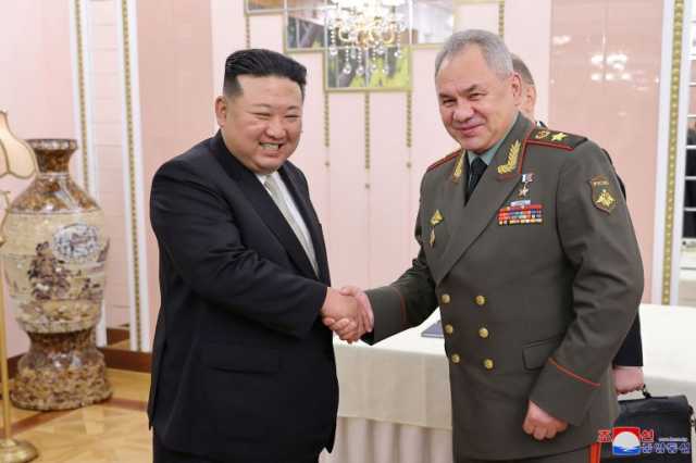 وزير الدفاع الروسي يلتقي زعيم كوريا الشمالية ويسلمه رسالة من بوتين