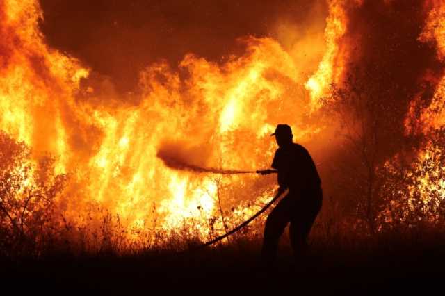 توقعات بتراجع الحرارة في دول المتوسط والرياح تزيد خطر الحرائق