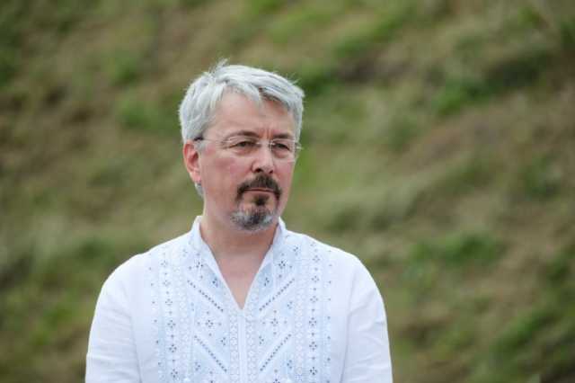 لا صوت فوق الحرب.. وزير الثقافة الأوكراني يستقيل بعد سوء فهم مع زيلينسكي