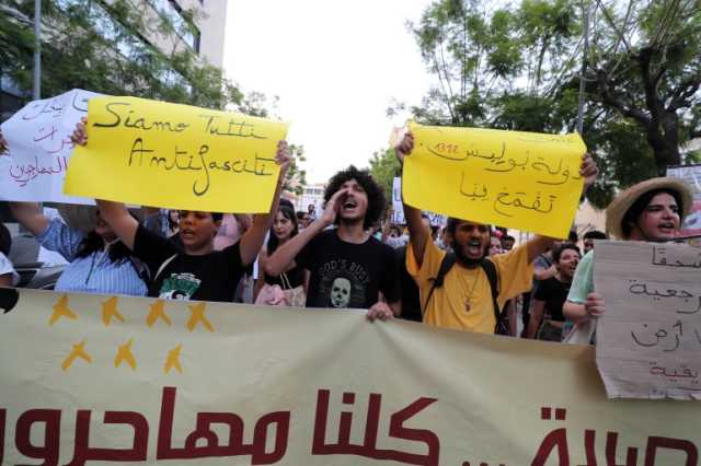 مسيرة في تونس دعما للمهاجرين وقيس سعيد يتهم أطرافا خارجية بالتخطيط لعمليات الهجرة لبلاده