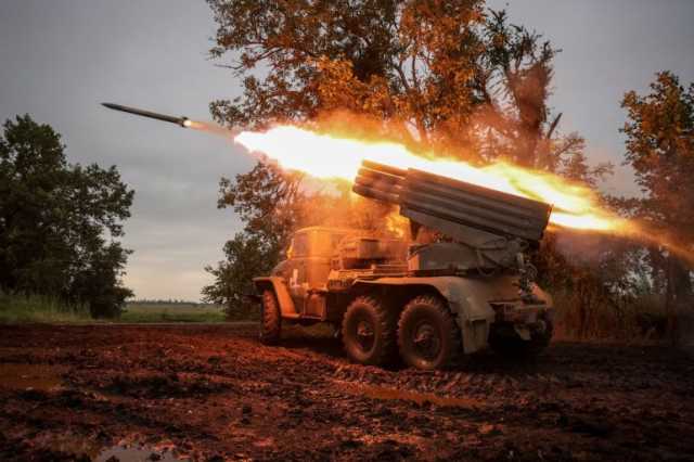 روسيا وأوكرانيا تتبادلان الهجمات والناتو يدرس إسقاط صواريخ تقترب من حدوده