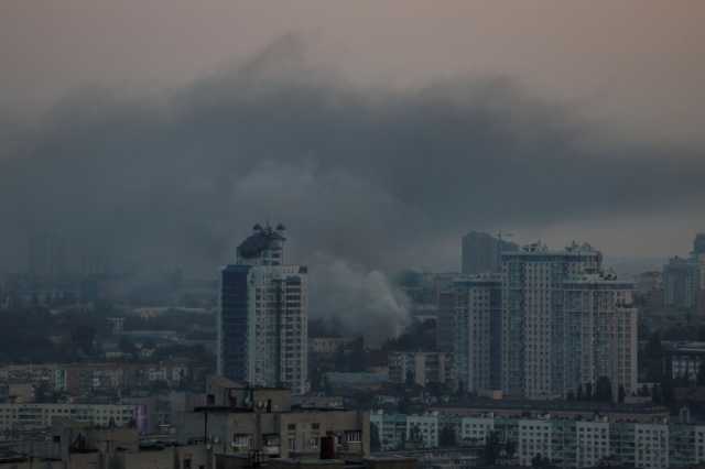 أعنف هجوم على كييف منذ الربيع ومسيّرات أوكرانية تقصف مطارا عسكريا روسيا