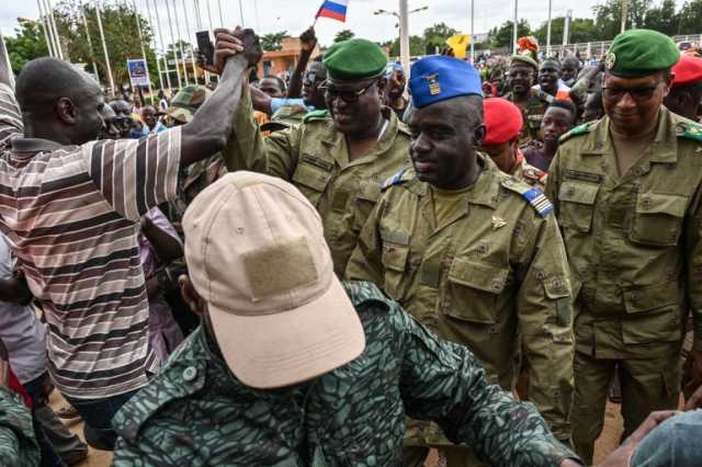 قبيل انتهاء مهلة إيكواس.. قادة انقلاب النيجر وسط حشود شعبية ولجان أمنية بالشوارع